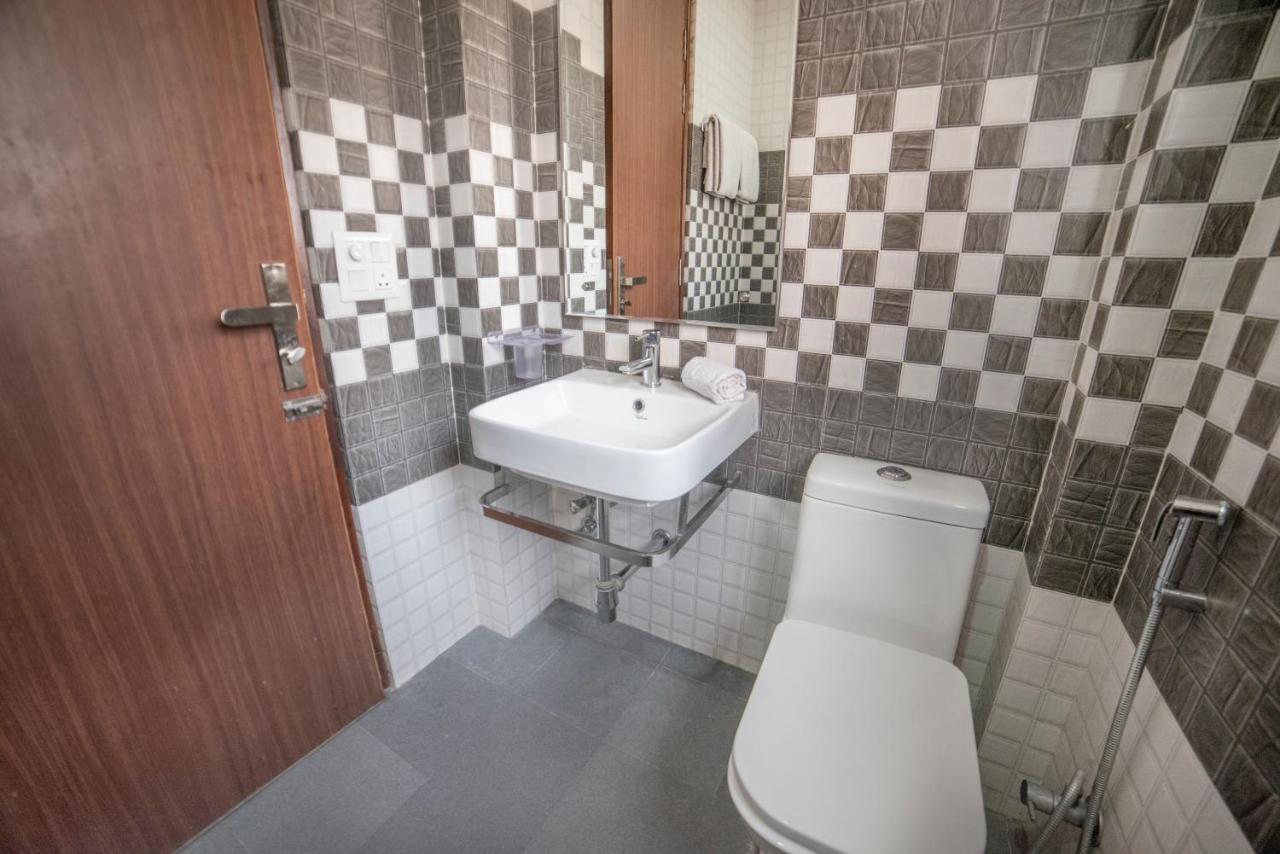 Fabhotel Mannat Residency Sec 52 Gurgaon Exterior photo