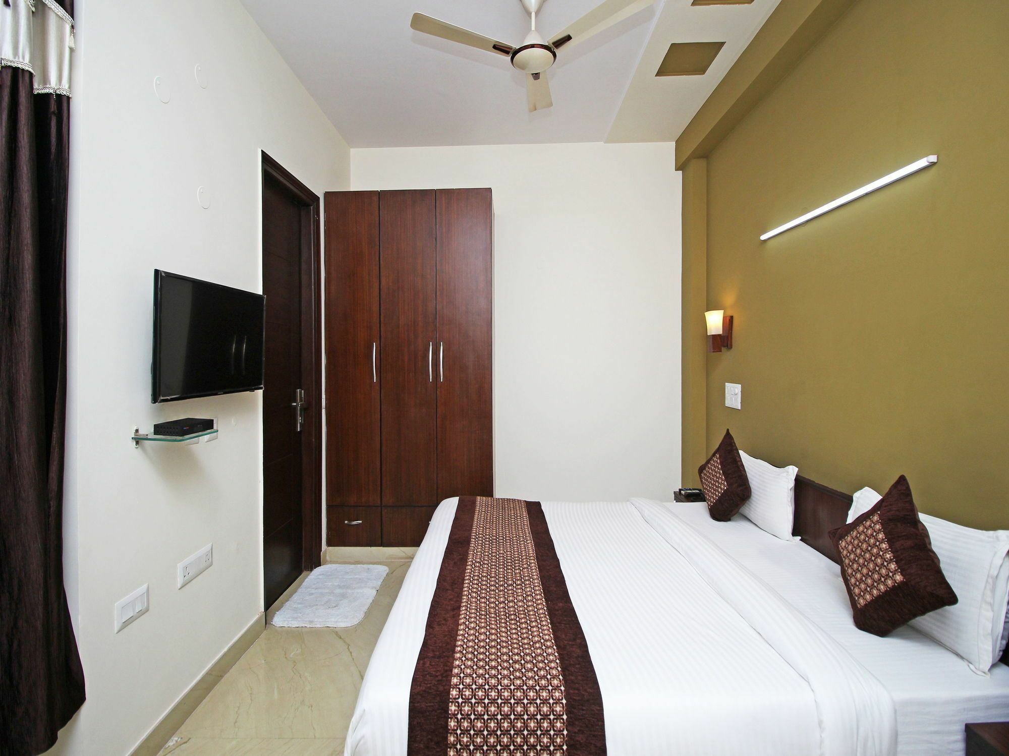 Fabhotel Mannat Residency Sec 52 Gurgaon Exterior photo
