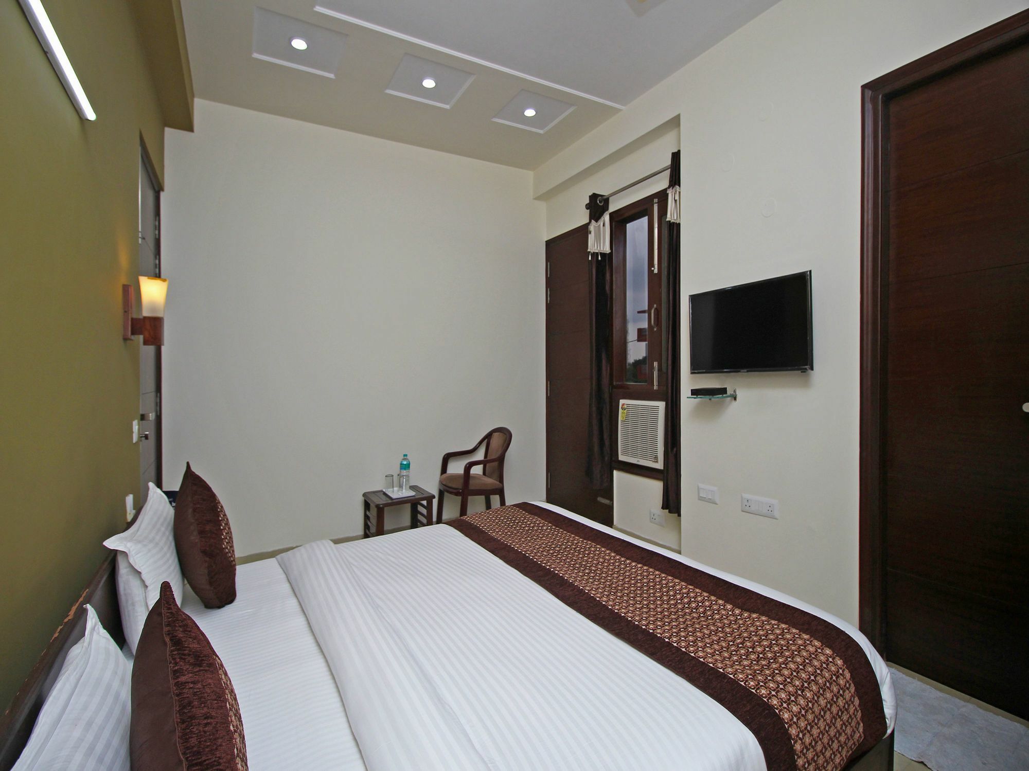Fabhotel Mannat Residency Sec 52 Gurgaon Exterior photo